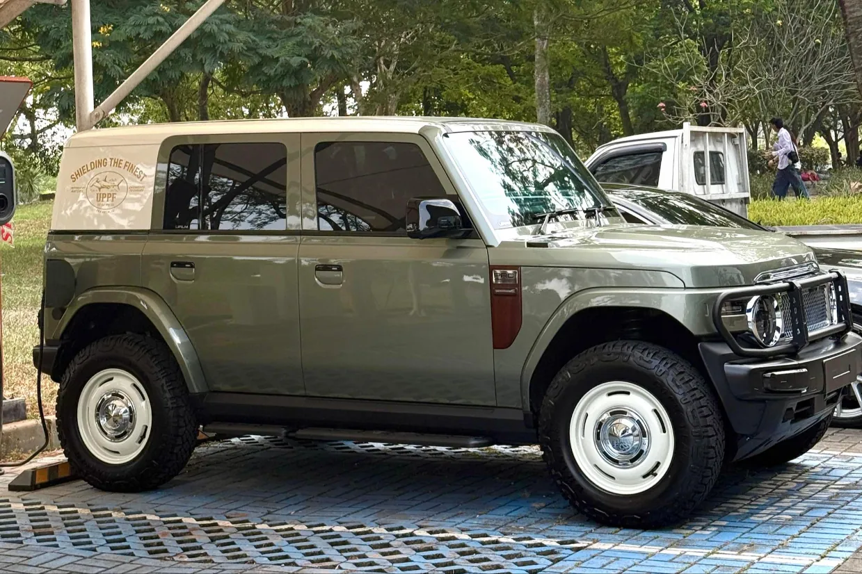 Membedah Dua Gaya Modifikasi iCAR V23: Dari British Classic hingga EV City Slicker